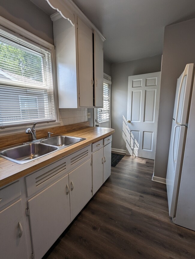 Photo - 1305 Oxford St