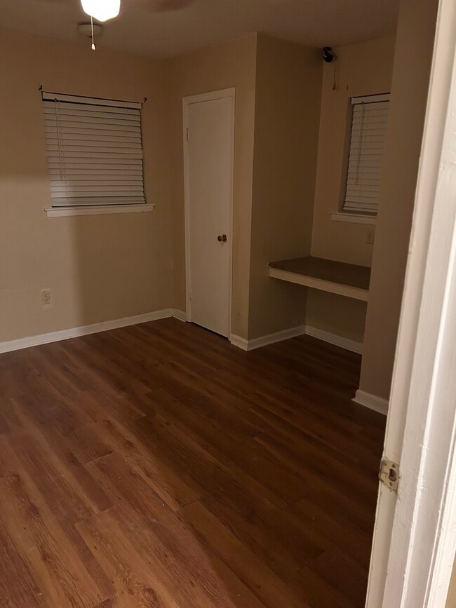 Photo - 6235 Hinchcliff Rd