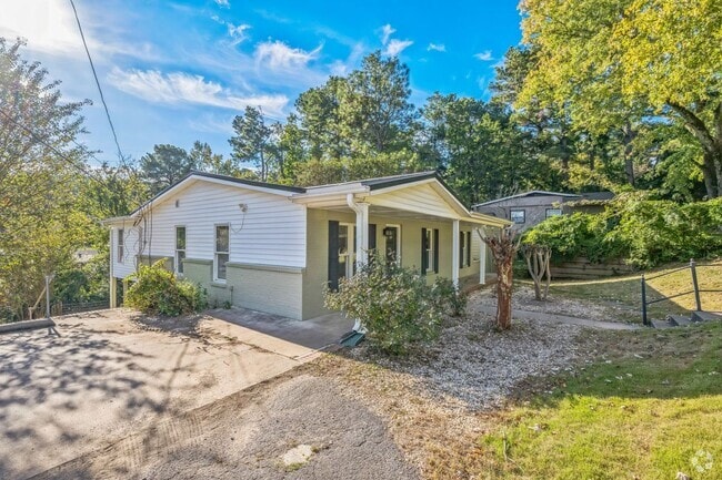 Building Photo - 2161 Chapel Hill Rd Rental