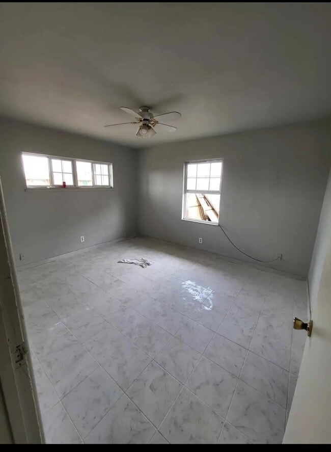 Photo - 1502 E Century Ave