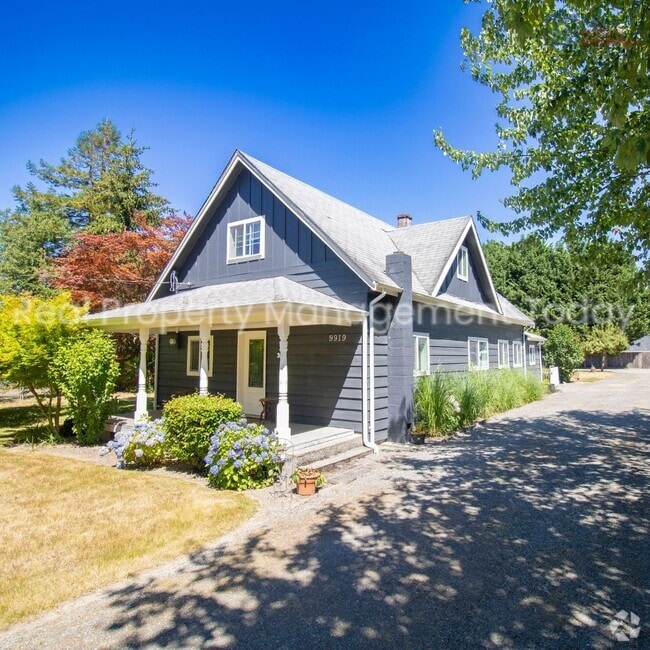 Building Photo - Charming 5 Bedroom + Huge yard! Rental