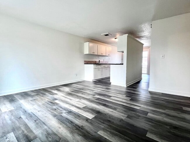 Photo - BRIGHT AND CLEAN GRESHAM TRIPLEX!! UPGRADED & CLOSE TO EVERYTHING!!