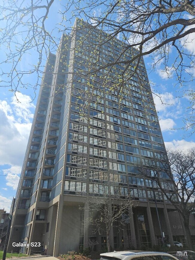 Building Photo - 5320 N Sheridan Rd Unit 1503 Rental