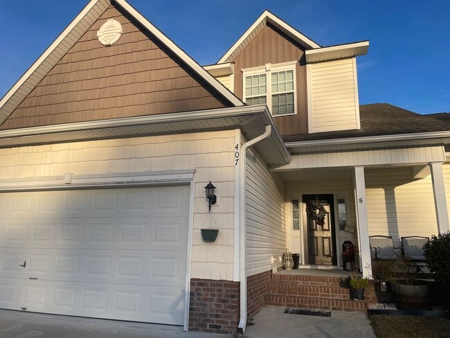 Photo - 3 Bedroom 2.5 Bathroom home located in Rogers Farm in Hubert!