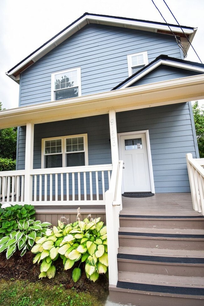 Building Photo - Beautiful 4 Bedroom 2 Bath Home in NE Port...