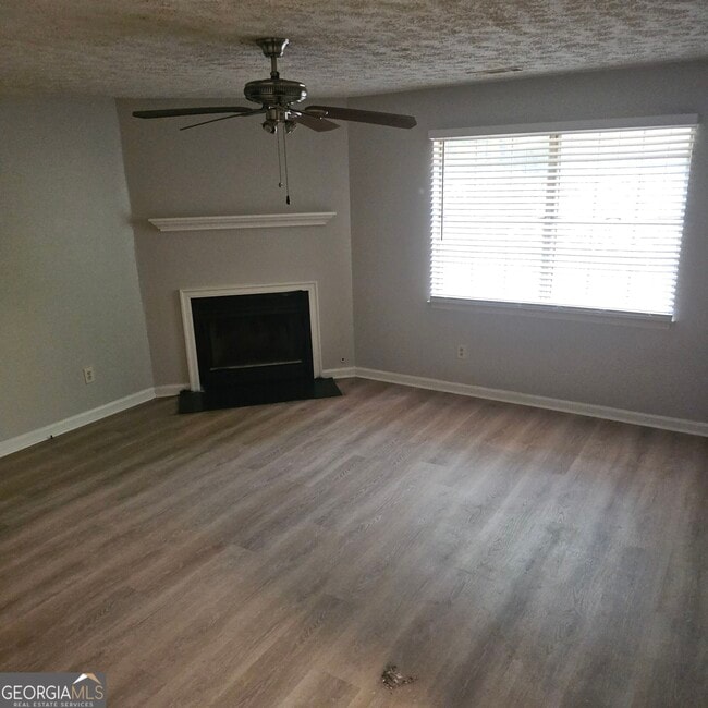 5906 Summerglen Ln