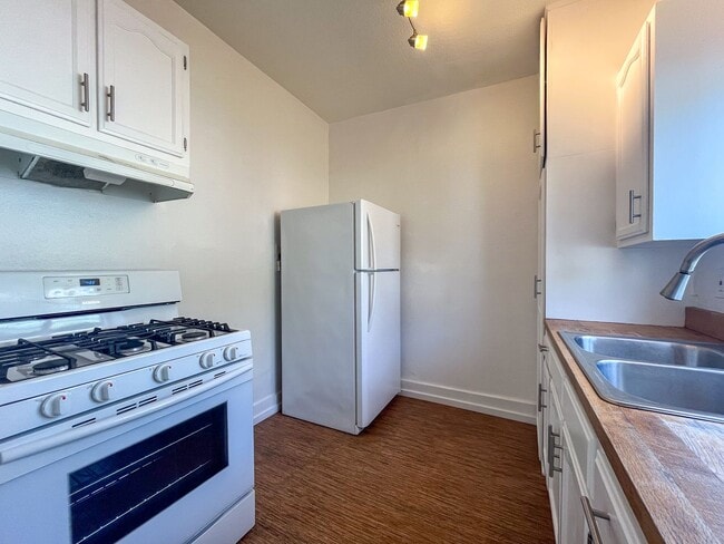 Photo - 3956 W 27th St