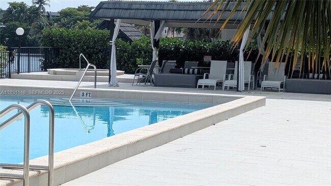 Building Photo - 491 Ives Dairy Rd Unit 306-5