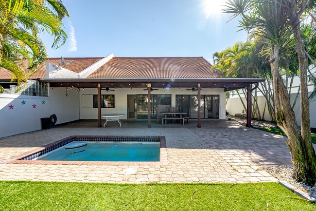 Building Photo - 665 Jeffery St