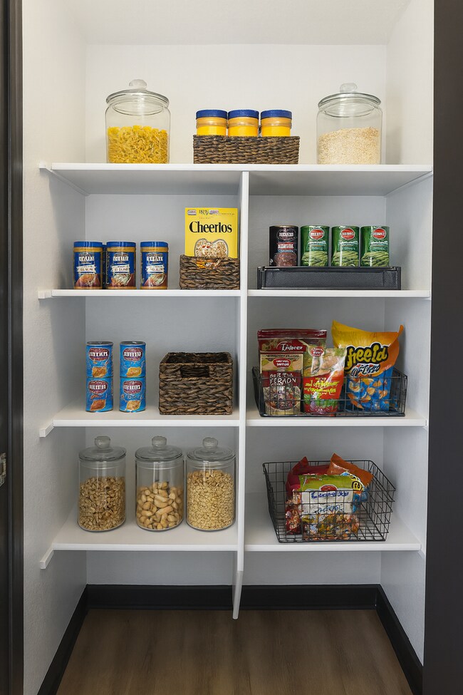 Photo - *!~!* WoW *!~!* Absolutely STUNNING Pet Friendly Remodeled 2 Bed Apt. *!~!* wOw *!~!* Unidad 5965