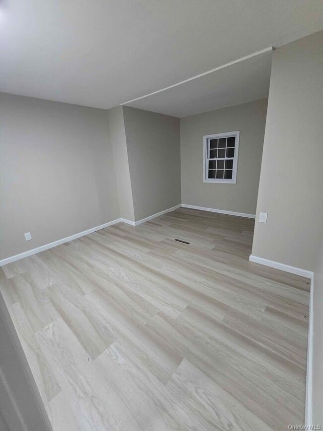 Photo - 991 N Quaker Ln