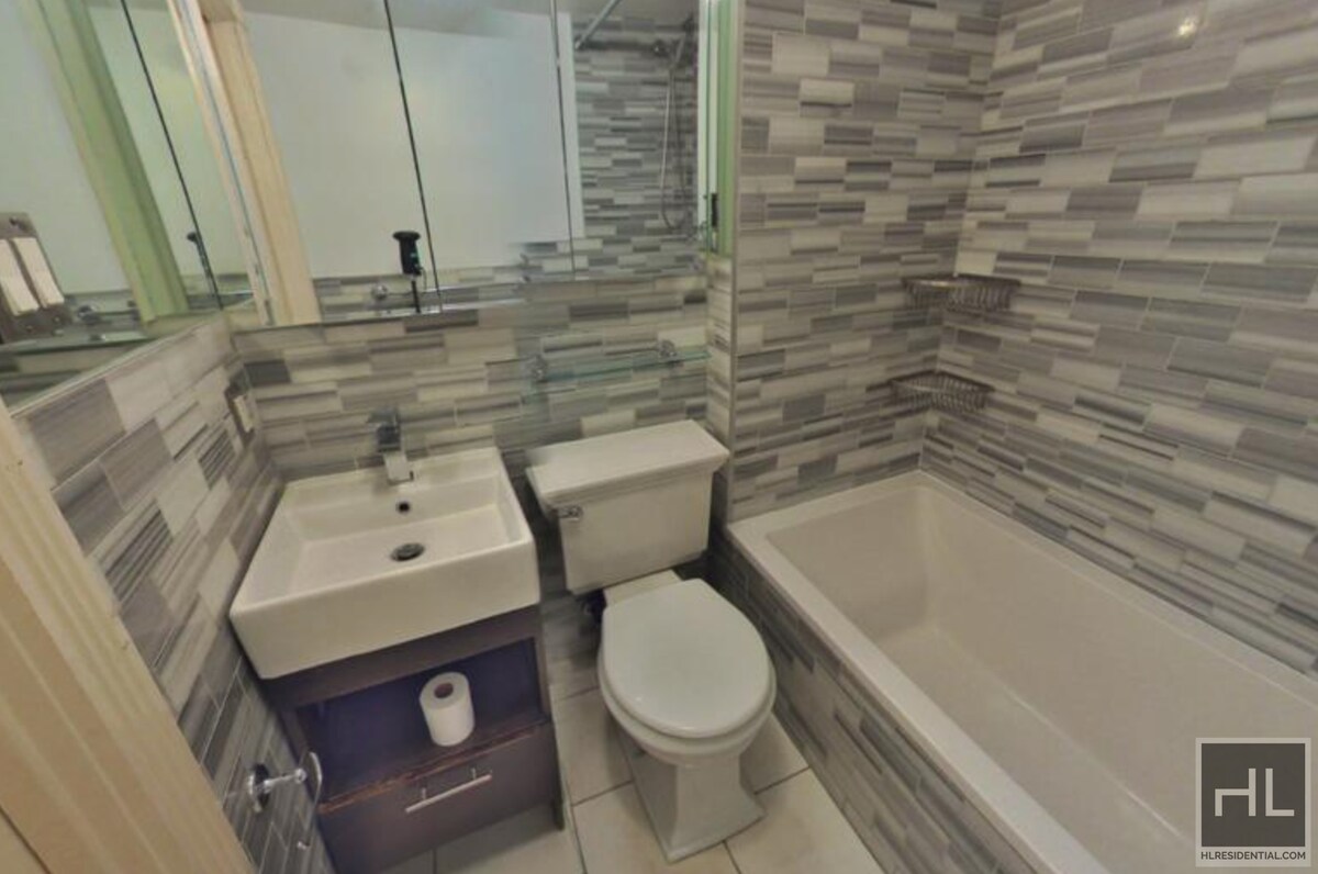 Photo - West 21st Street Unit 2