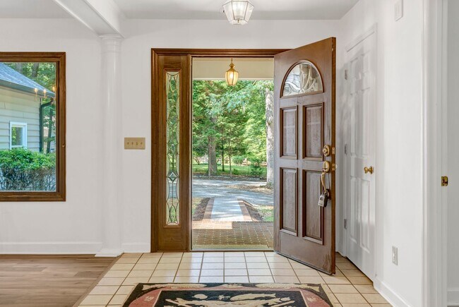 Photo - This WATERFRONT-FULLY FURNISHED-ALL INCLUS...