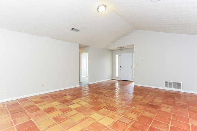 Photo - 202 Northbridge Dr