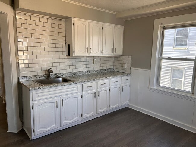 Building Photo - 182 Greene St Unit 2