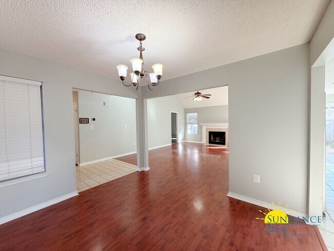 Photo - Stunning 3 Bedroom Home in Mary Esther!