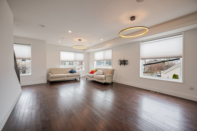 Photo - 404 51st St SE