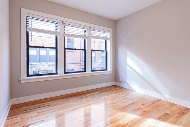 Photo - 3519 N Racine Ave Unit W1