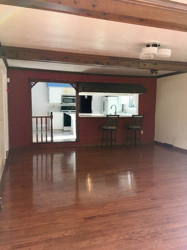 Photo - 7009 Church St