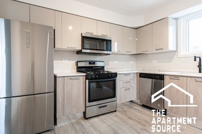 Building Photo - 7621 N Sheridan Rd Unit 1B