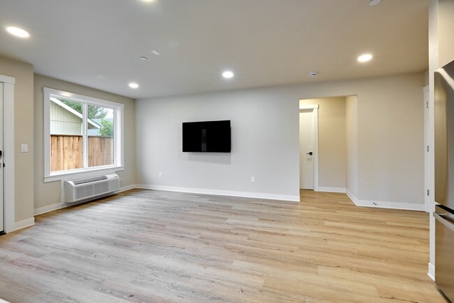 Photo - 1932 NW Grant Ave