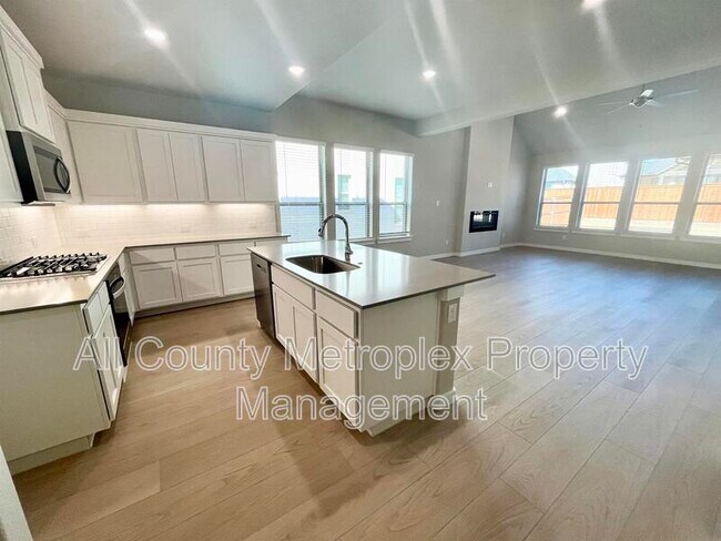 Photo - 1904 Edgewater St