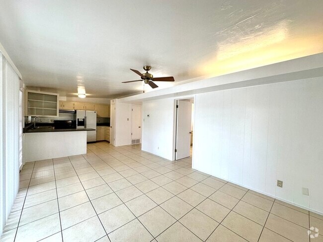 Building Photo - Spacious 2 Bedroom Townhome with Vaulted C...