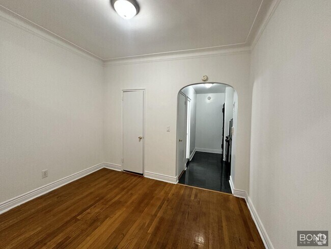 Building Photo - 156 E 85th St Unit 3E Rental