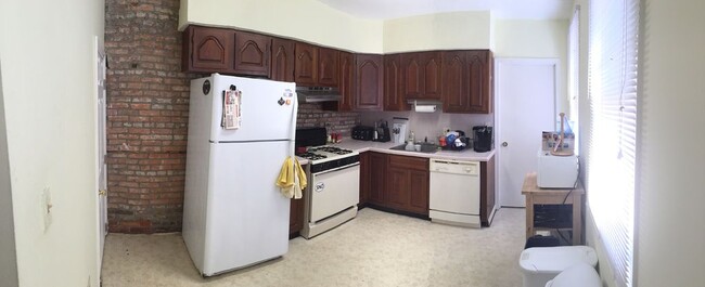 Kitchen - 219 Penn St Townhome