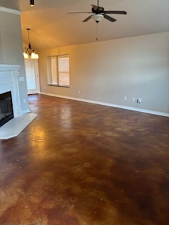 Photo - 427 Dalton Ln