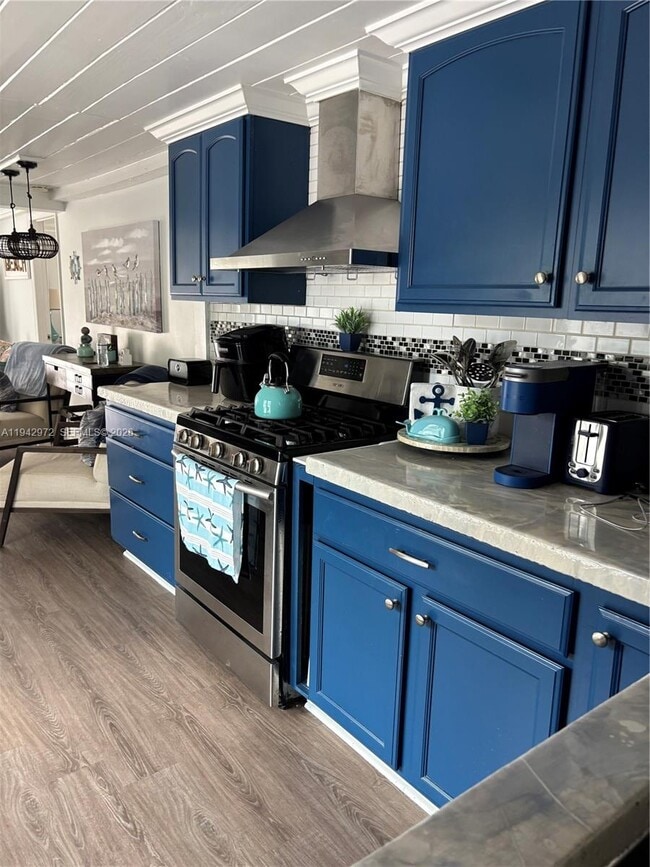 Photo - 124 S Bay Harbor Dr