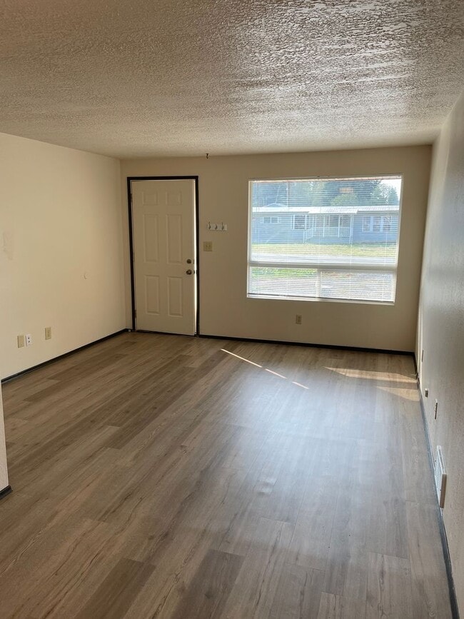 Photo - 13317 28th St NE Unit B