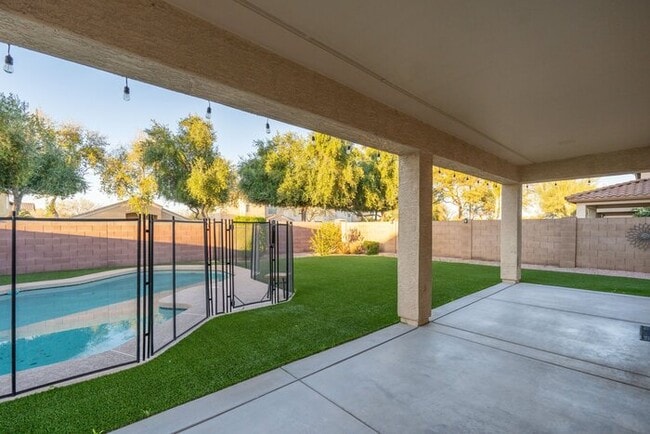 Photo - 1546 E Nightingale Ln