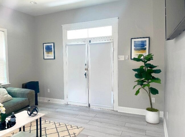 Photo - 1927 Louisiana Ave