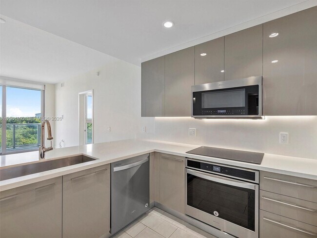 Photo - 2000 Metropica Wy Unit 502