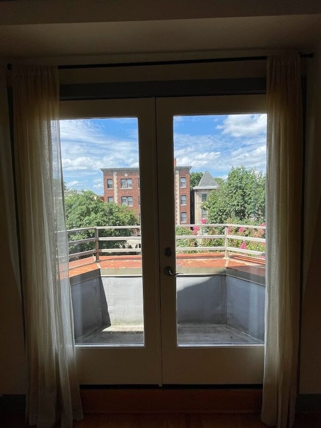 Photo - Spacious Penthouse Apartment in Columbia Heights Unit 4