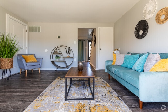 2BR,1BA - 760SF - Living Room
