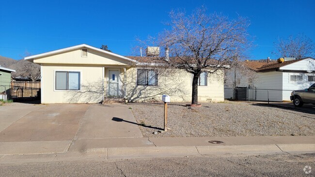 Building Photo - Beatifully Remodeled Home Ready for a New ...