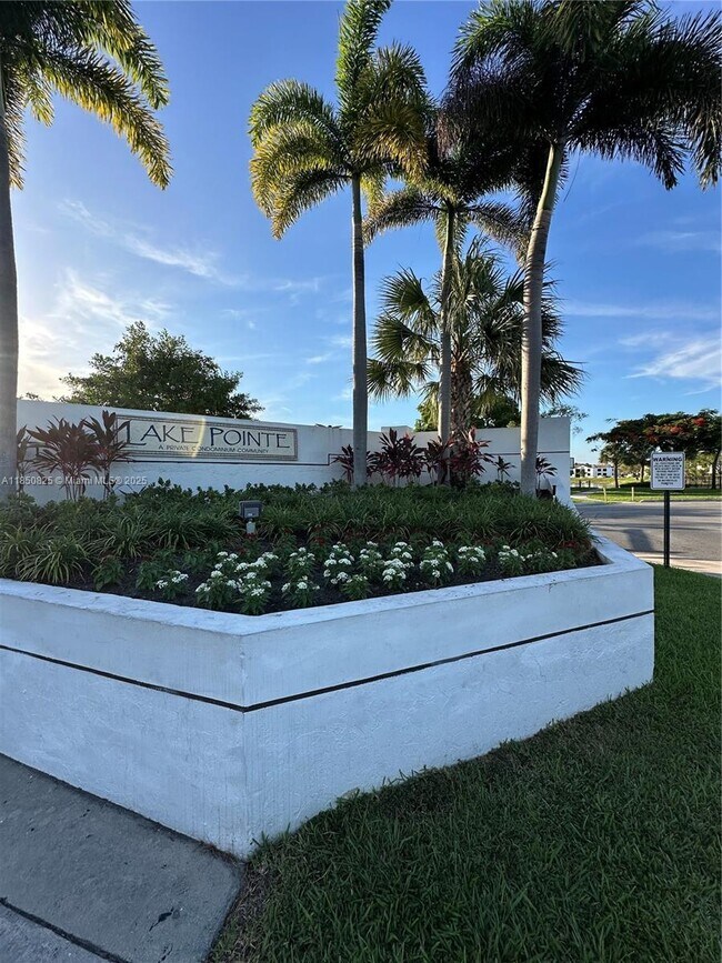 Building Photo - 214 Lake Pointe Dr Unit 202 Rental