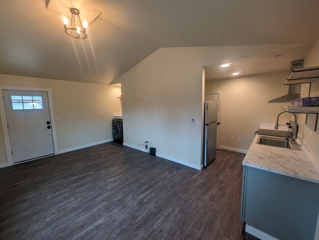 Photo - 1139 W 19th St Unidad A