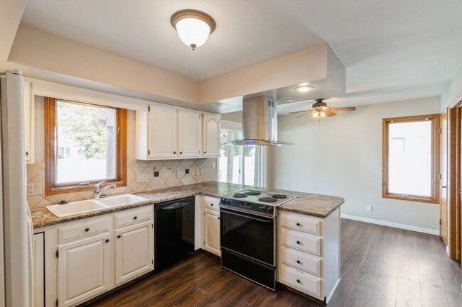 Photo - FINISHED BASEMENT WITH FENCED YARD! 4 Bedroom, 3.5 Bathroom Home in Ames