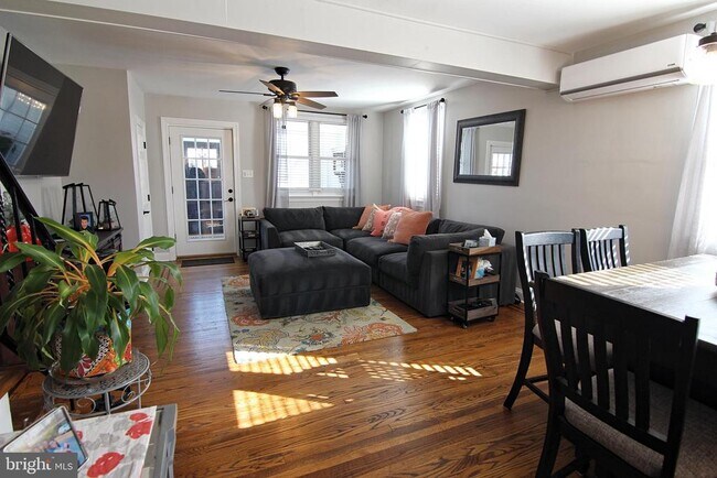 Photo - 215 W 9th Ave