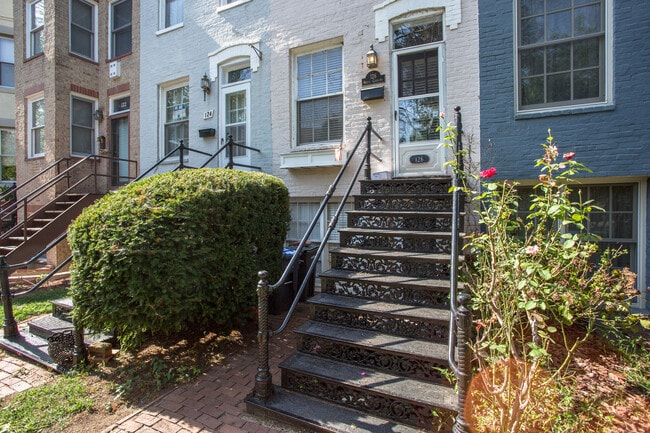 Building Photo - 126 N Carolina Ave SE Rental