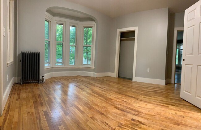 Building Photo - 117 Ashmont St Unit 1