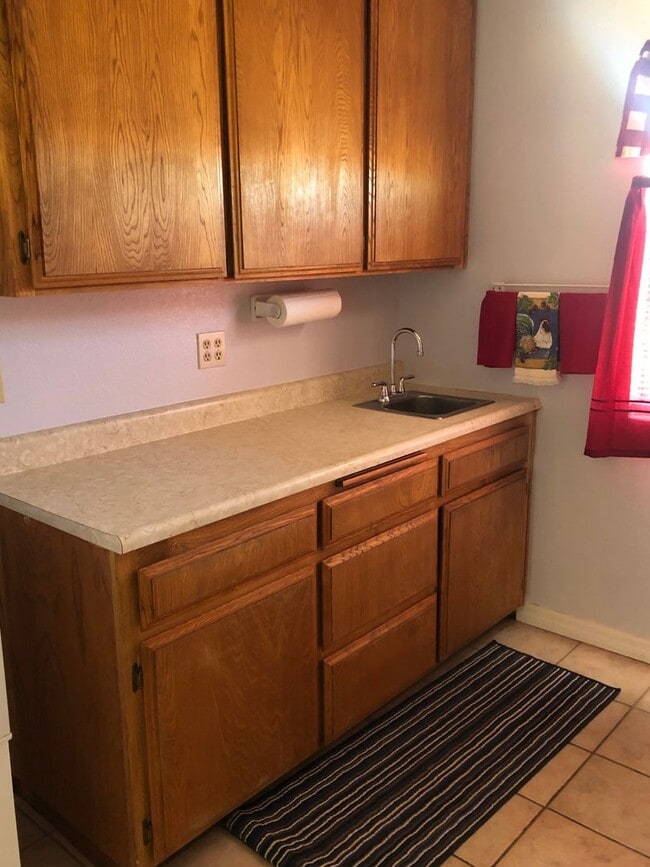 Photo - 27878 Apache Ave Unidad B