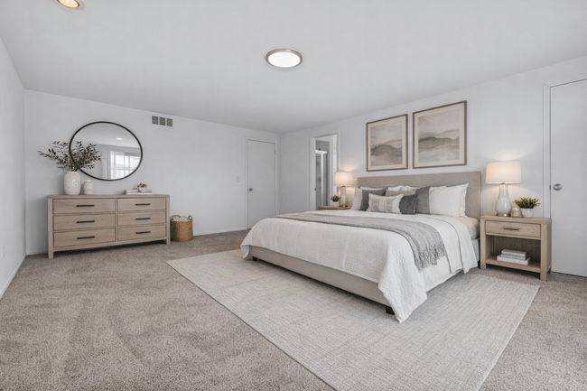 Photo - Edge At Farmington Hills - Farmington Hills, MI