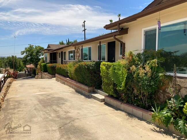 Photo - Homes Management - 2 Bed, 1.5 Bath Duplex ...