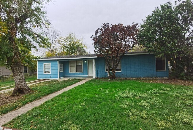 Photo - 4 Bedroom 2 bath in Valley High