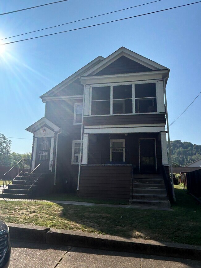 11 Vista Ave Unit 1