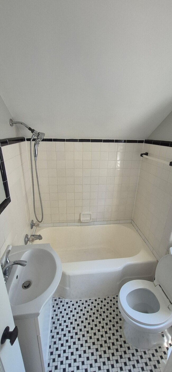 Photo - 3226 Metz Ave